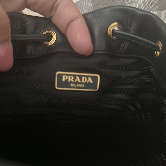 Prada Black Leather Bucket Bag 💕👜🥰 - Picture 3 of 8